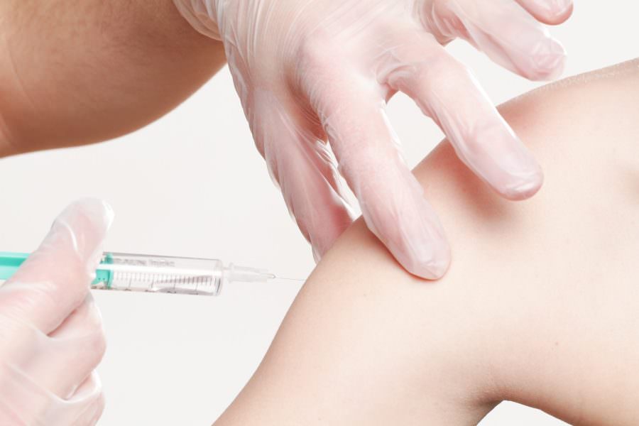 Vacunarse para prevenir la hepatitis es una de las medidas acertadas